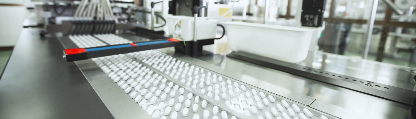 Automatisierter Transport und Kontrolle von Tabletten im Verpackungsprozess der Pharmaindustrie