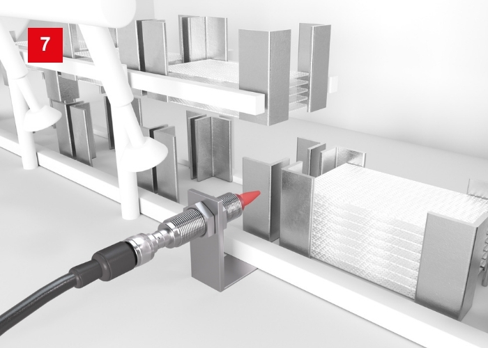 Induktiver IS288 zur Positionserkennung von Metallmagazin 