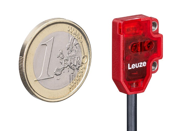 Groeßenvergleich zwischen einer 1-Euro-Muenze und der Serie 20